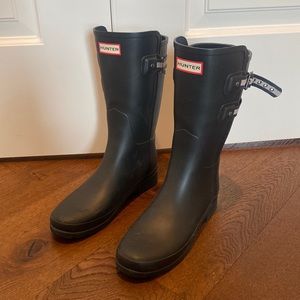 Hunter black mid-calf rain boot - sz 8